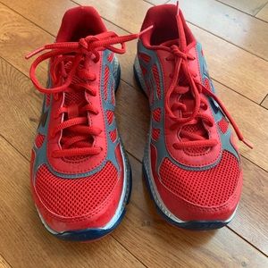 Boys Under Armour Tennis shoes